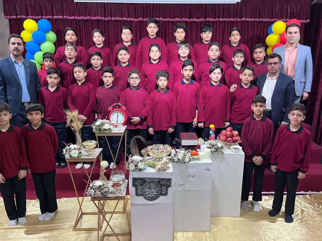 قاب یادگاری در کنار سفره هفت سین