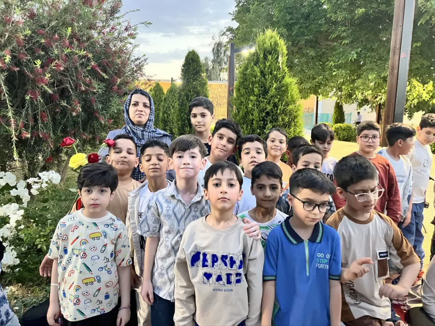 ساعتی کنار هم در پارک